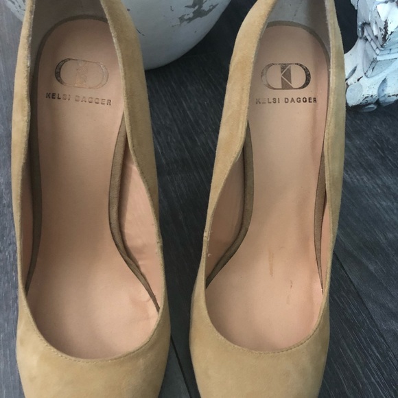 Kelsi Dagger - Picture 3 of 6